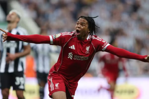 Read more about the article Sensasi remaja Rio Ngumoha menandatangani kontrak profesional pertamanya dengan Liverpool