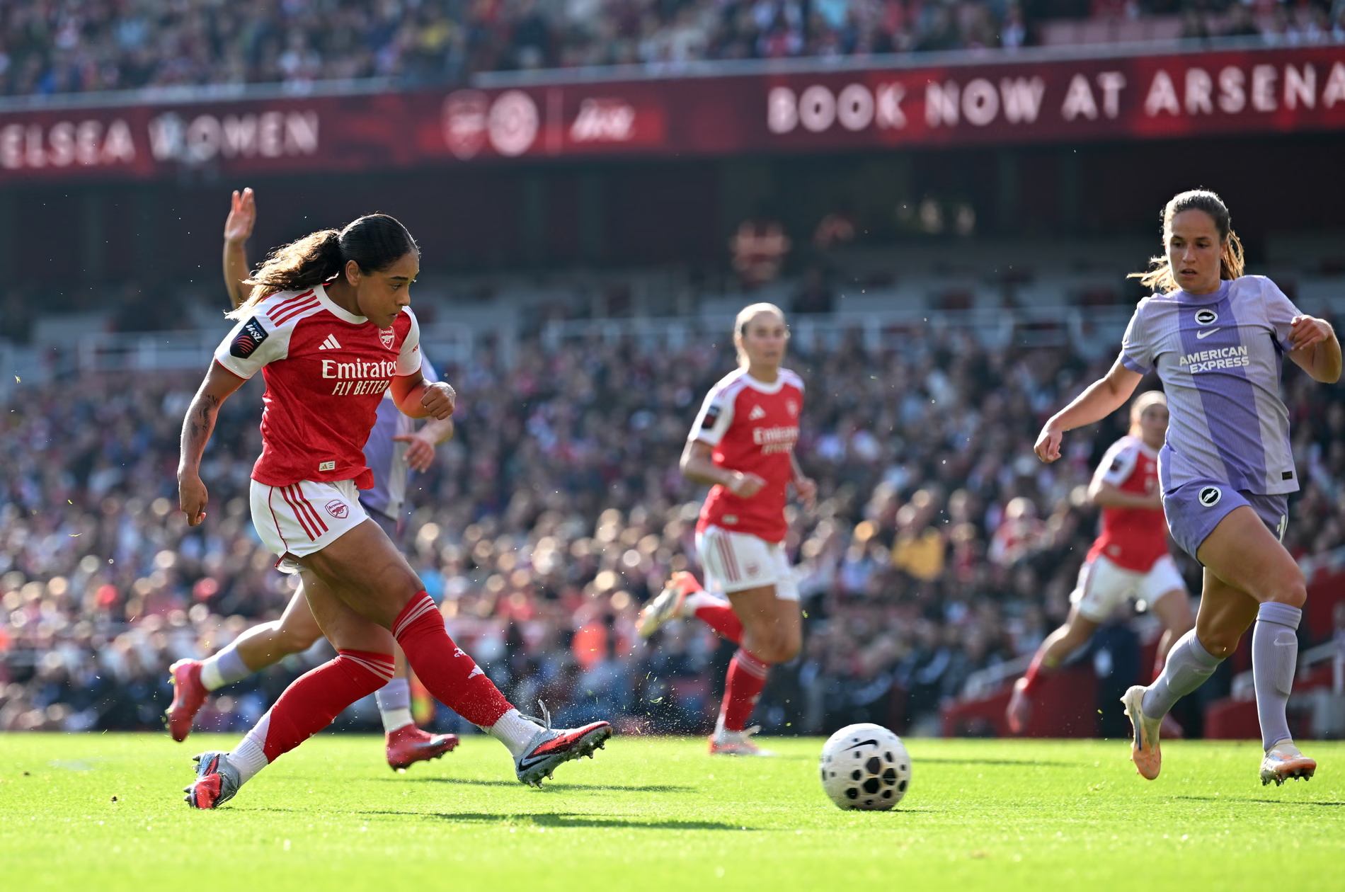 Read more about the article Arsenal kembali ke jalur kemenangan di WSL setelah gol bunuh diri Olislagers hancurkan Brighton