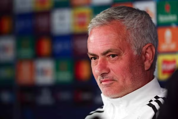Read more about the article Jose Mourinho berharap Newcastle bisa memenangkan lebih banyak trofi setelah kemenangan Piala Liga