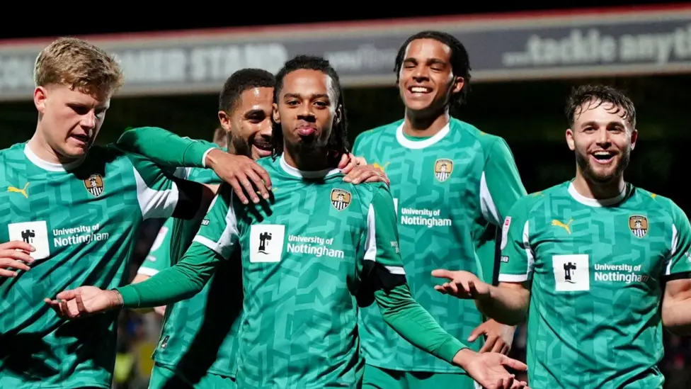 Read more about the article Gol-gol di babak pertama dari Alassana Jatta dan Tyrese Hall membawa Notts County meraih kemenangan 2-1 di League Two atas Cheltenham Town, mengangkat mereka ke tiga besar
